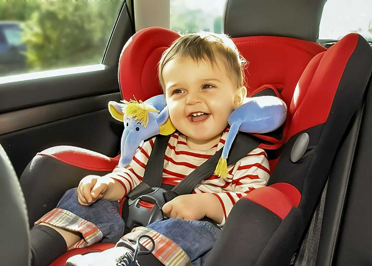 Ребенку год укачивает в машине. Детское кресло. Автокресло для детей. Ребенок в автокресле. Автомобиль для детей.