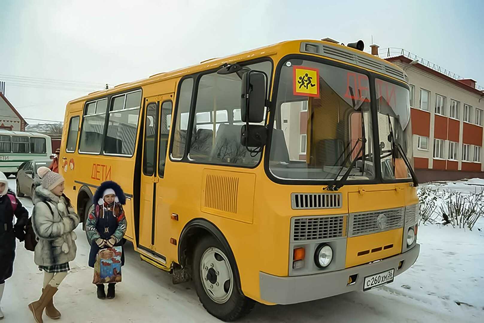 Школьный автобус зима