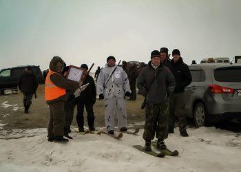 Долгодеревенские охотники  выцеливали кабанов