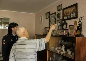 Начальник штаба поздравила с 80-летием ветерана