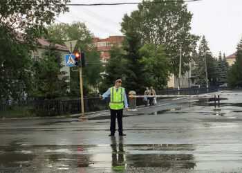 Из-за крупной пробки в Долгодеревенском поставили регулировщика