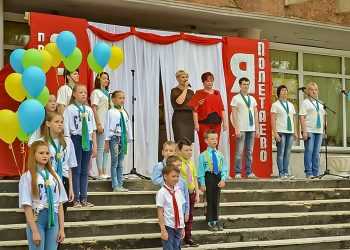 День поселка в Полетаево: праздничный концерт, поздравления и фейерверк