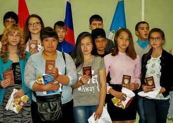 В РДК прошло вручение паспортов молодым гражданам Сосновского района