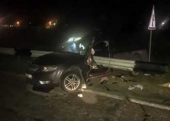Машину и водителя нанизало на ограждение при ДТП в Сосновском районе