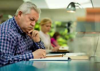 Новый закон позволит получать полную пенсию сразу после увольнения