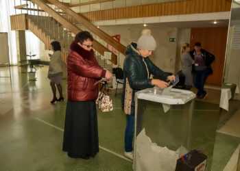 Скоро закроются избирательные участки и начнется подсчет голосов