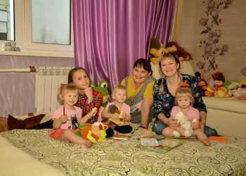 Мама тройняшек из Рощино: «Справиться сложновато, но у нас много помощников».