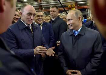 Владимир Путин ответил на вопросы сотрудников Челябинского компрессорного завода