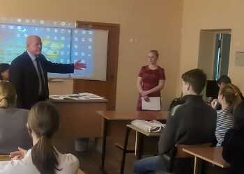 В Архангельской школе учителем физики работает кандидат педагогических наук