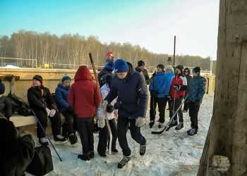 В поселке Трубный Сосновского района открылась новая хоккейная коробка