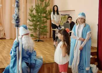 Кременкульские старшеклассники провели елки для малышей и сверстников