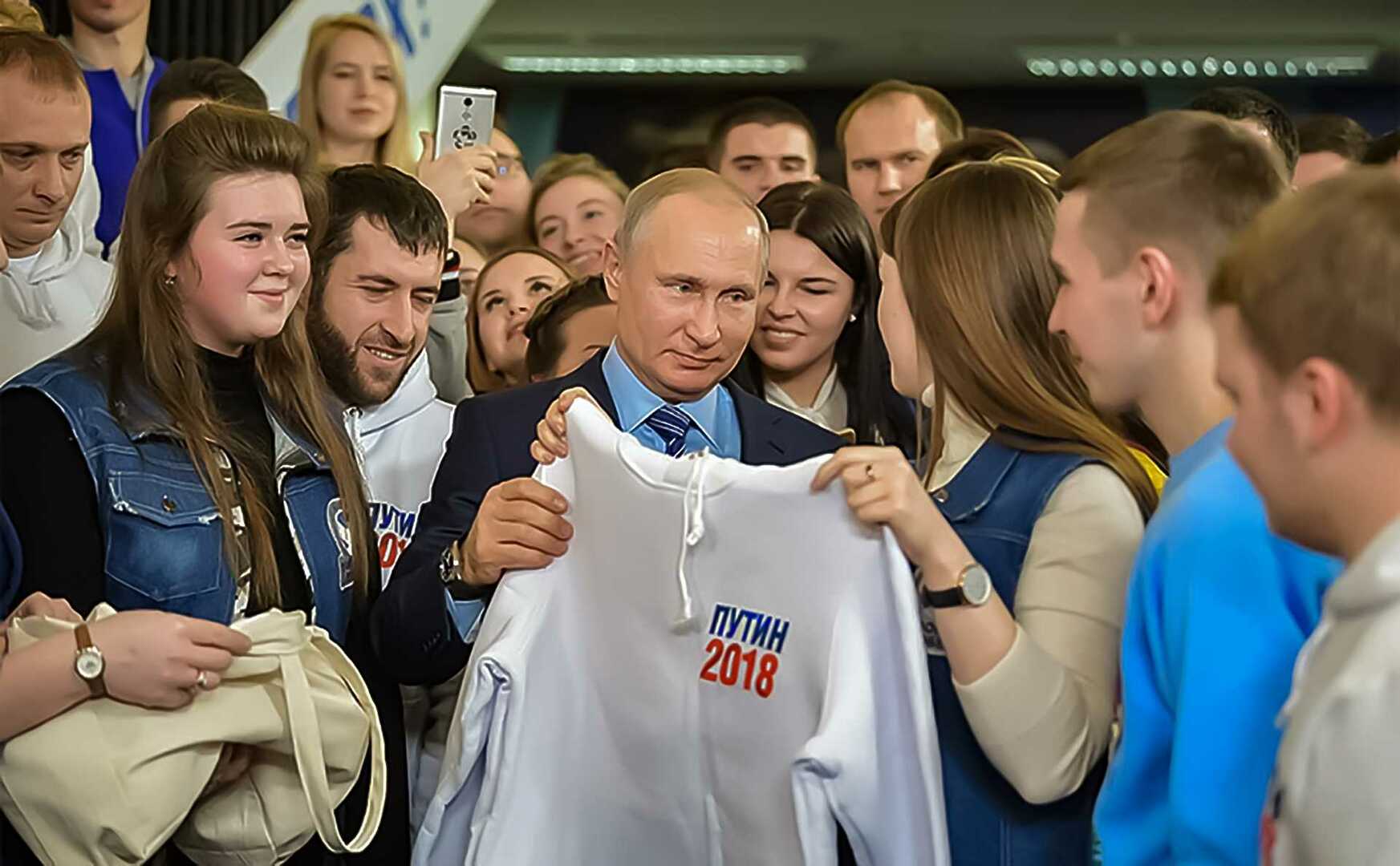 Путин и волонтеры