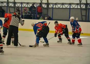 «Уральская метелица»: сосновские футболисты стали первыми, хоккеисты вторыми