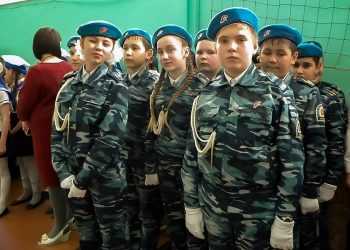 Смотр строя и песни в Теченской средней школе