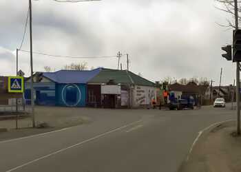 В Долгодеревенском восстанавливают сбитый светофор