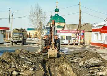 В Долгодеревенском устраняют аварию на теплотрассе