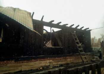 «Света, выводи детей в окно, мы горим!». В Есаульском  пострадала многодетная семья