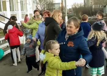 В Есаульском 9 мая прошла акция «Вальс Победы»