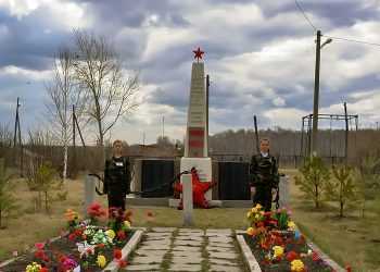 В селе Большое Баландино у воинского обелиска установили мемориальные плиты