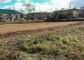 В Долгодеревенском подрядчик сорвал строительство хоккейного корта