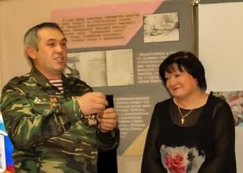 Медаль от «Боевого братства» вручили сотруднику Сосновского музея