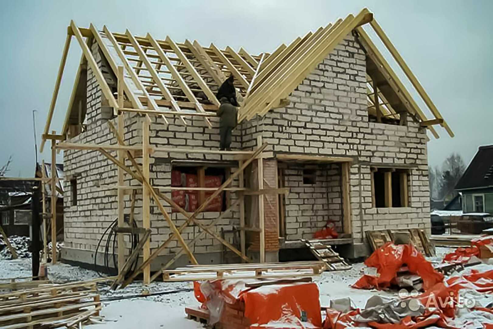 Стройка деревенского дома
