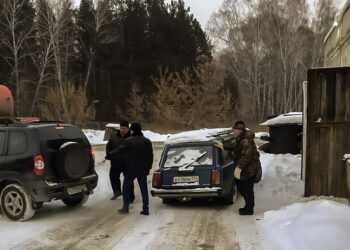 Мужчине с двумя машинами нашли временное пристанище