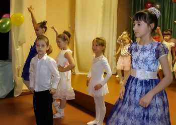В Саргазах папам и дедушкам подарили зажигательный концерт