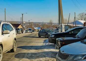 Жители Долгодеревенского обеспокоены забитыми парковками у больницы