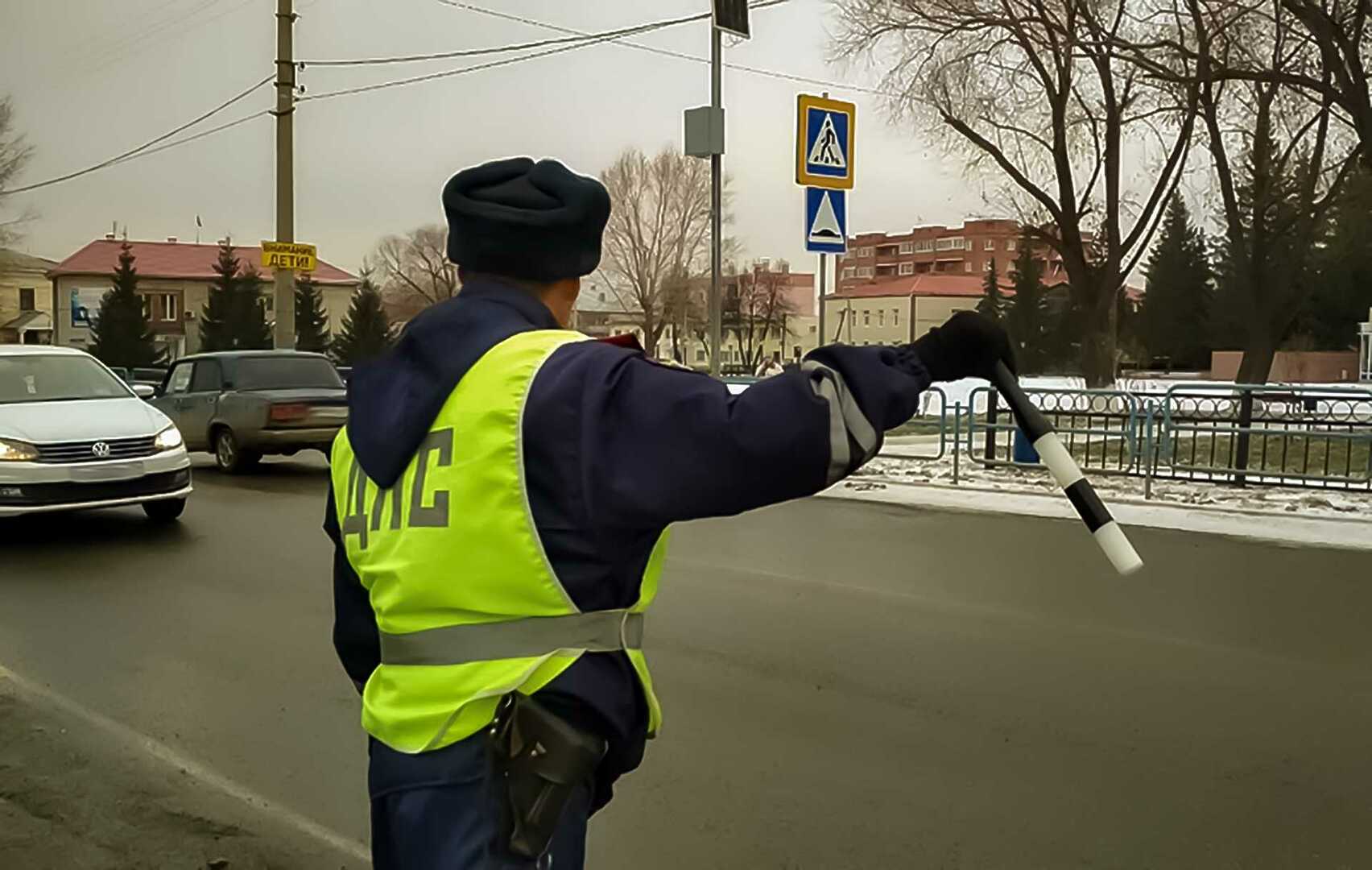 Гибдд узнать дтп. Сотрудник ГИБДД. Оперативно профилактическое мероприятие пешеход. Рейд пешеход ГИБДД. Проилактическое мероприятие "водитель пешеход".