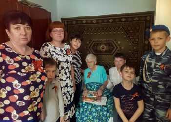 Специалисты КЦСОН вместе с детьми подготовили поздравления для ветеранов