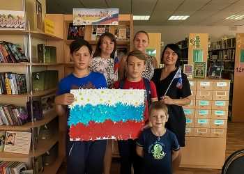 В Рощино танцевали, рисовали и читали стихи в День государственного флага