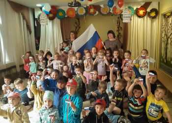В Кременкуле для дошколят прошел праздник ко Дню российского флага