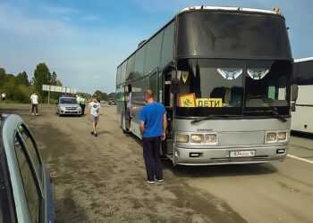 Сотрудники ГИБДД сопроводили автобус с юными спортсменами из Казахстана