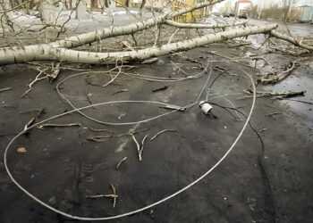 Дети не знают, чем опасно электричество. А взрослые – куда звонить при ЧП