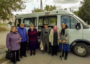 Более тридцати пенсионеров доставили на прием к врачу автомобилем КЦСОН
