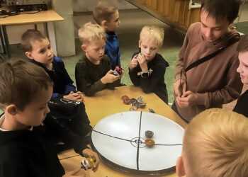 Рощинские мальчишки сразились в турнире по BEYBLADE