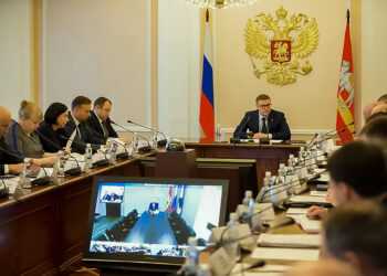 Губернатор говорит с бизнесменами о росте зарплат южноуральцев