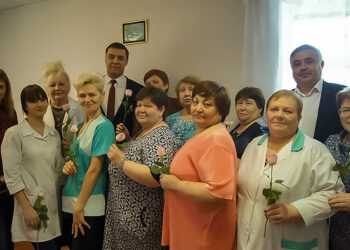 В Красном поле женщины получили поздравления от главы поселения