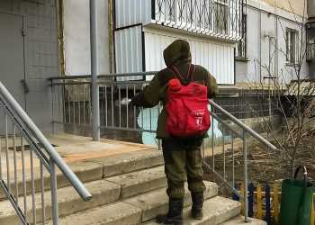В Сосновском районе обрабатывают подъезды, остановки, площадки