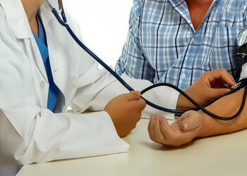 Медикам частных организаций Челябинской области предлагают работу