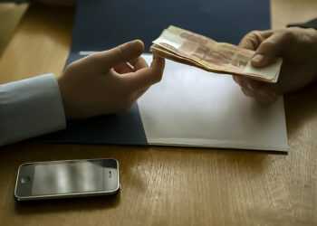 Ответственность за дачу взятки сотруднику полиции