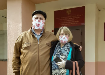 «Ночью шила маски с сердечками»: как сейчас женятся южноуральцы