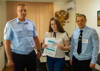 В Сосновском районе сотрудники ГИБДД вручили права новичку