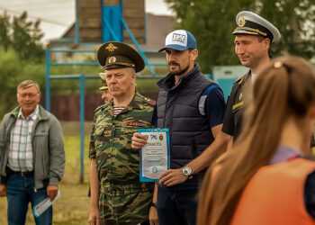 Мирненские школьники встретились с командой атомной подводной лодки