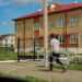 Два тротуара с ограждениями строят в Есаулке