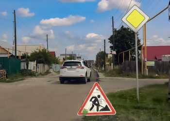 В поселке Есаульском на одну асфальтированную улицу стало больше