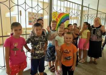 На площадку, как на праздник: ребята из Мирного и в каникулы спешат в школу