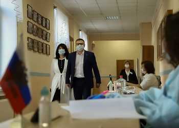 Алексей Текслер с супругой Ириной проголосовали на выборах