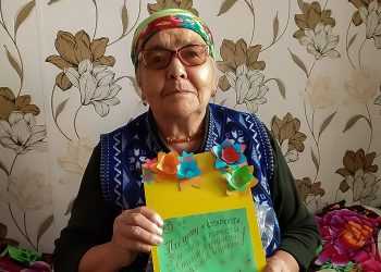 Возраст – не помеха: соцработники поздравили бабушек и дедушек с праздником